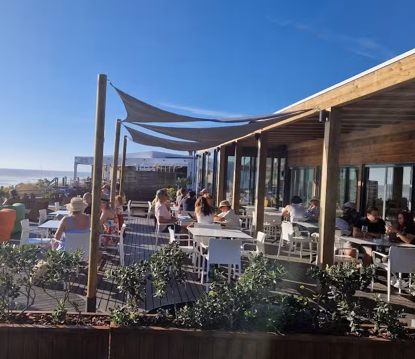 Lizandro Surf Restaurant & Bar