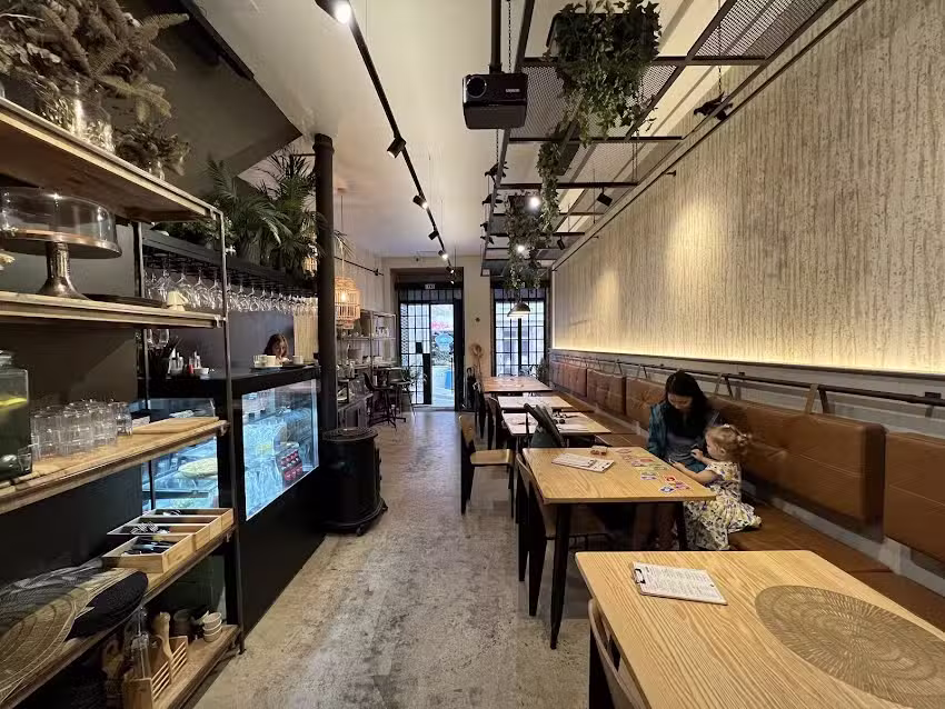 Look Sharp Caf&eacute;