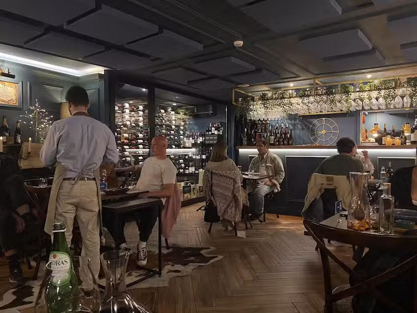 Mar das Latas Wine & Food