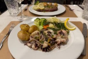 M&Aacute;RMORE restaurante