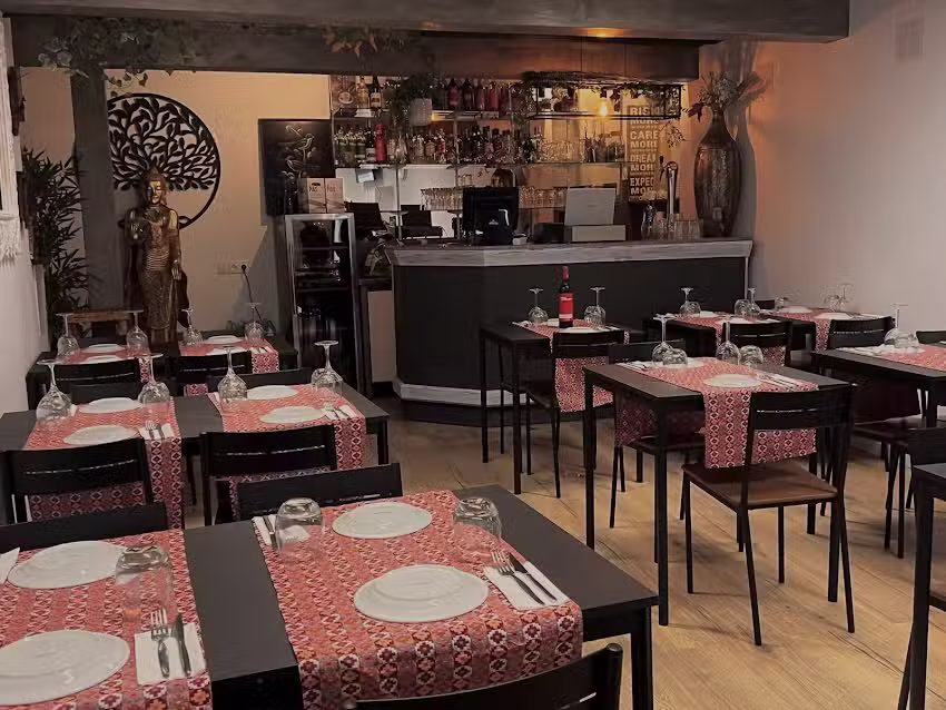 Momo Express Mixed Asian And Nepalese Restaurant