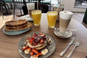 Monlou, Cake and Coffee House