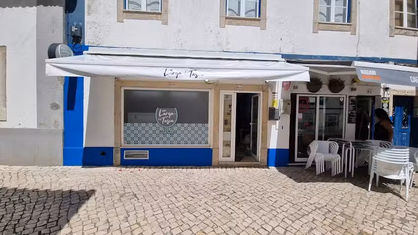 No Largo h&aacute; Tasca