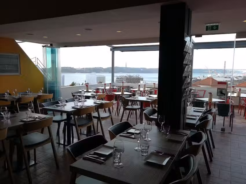 Noobai &ndash; Rooftop Bar e Restaurante