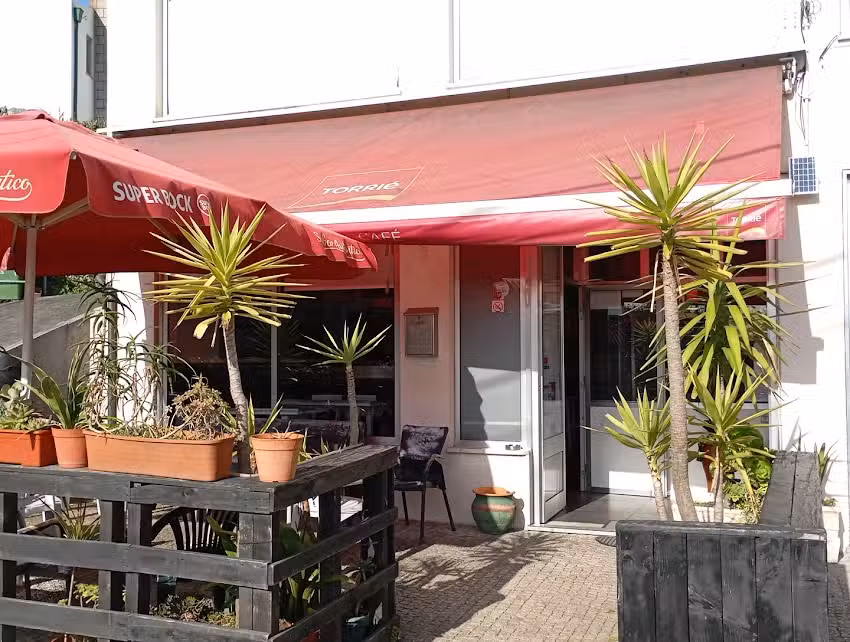Oliveira&rsquo;s cafe &ndash; Snaks e francesinhas a moda do Porto