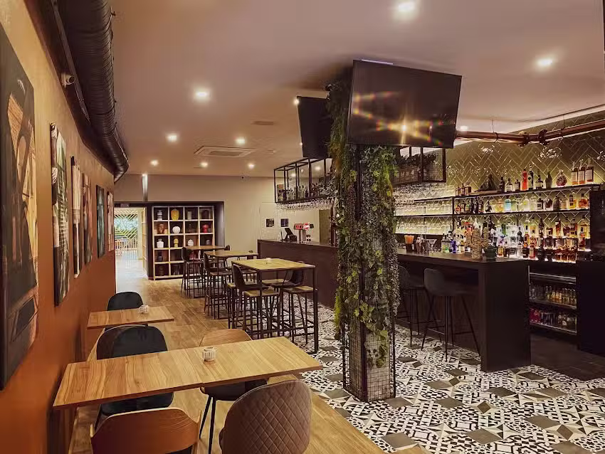 PATE&rsquo;O Lounge & Restaurant