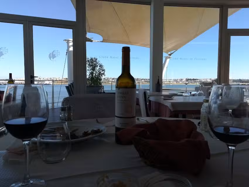 Peer Restaurant &ndash; Naval Club