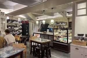 Petiscos e Vinhos Jose da Costa