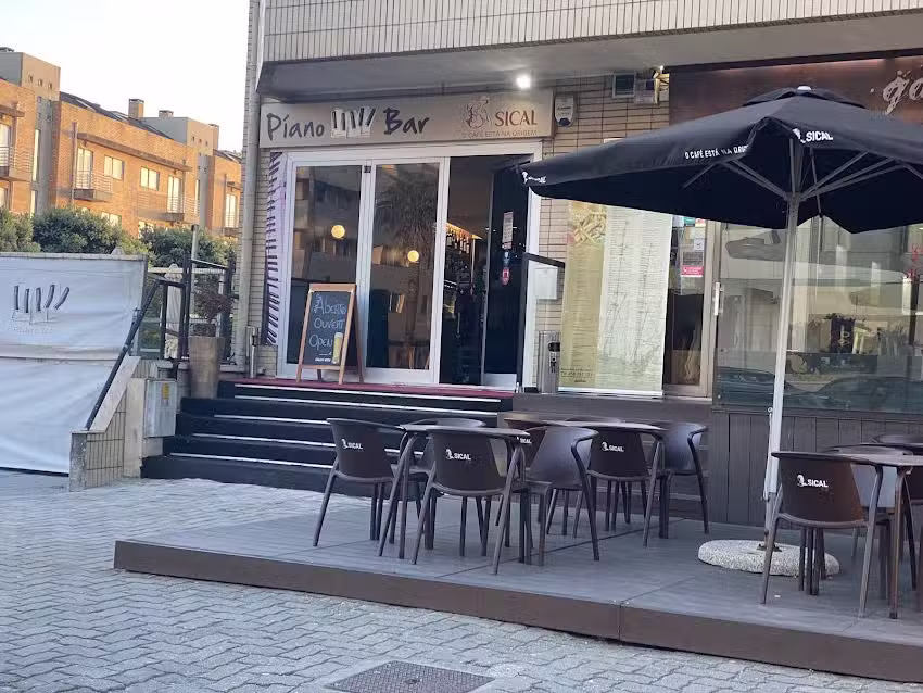 Piano Bar