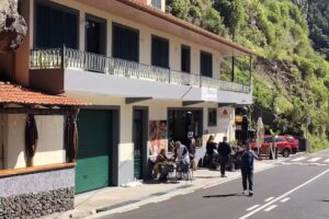 Pinto’s Clock Café