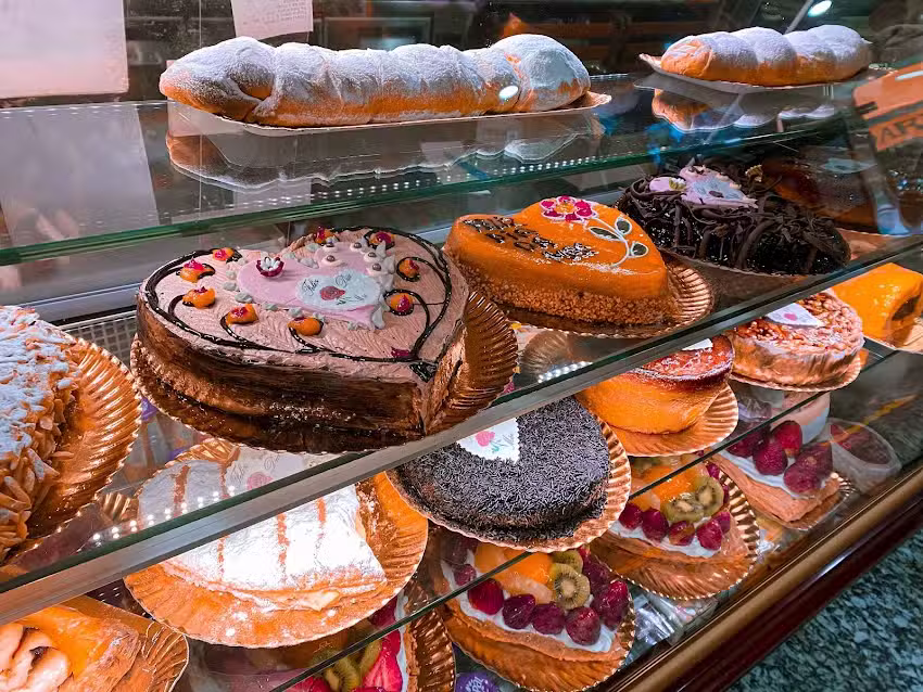 Pizzaria Central Luz & Martins, Lda.