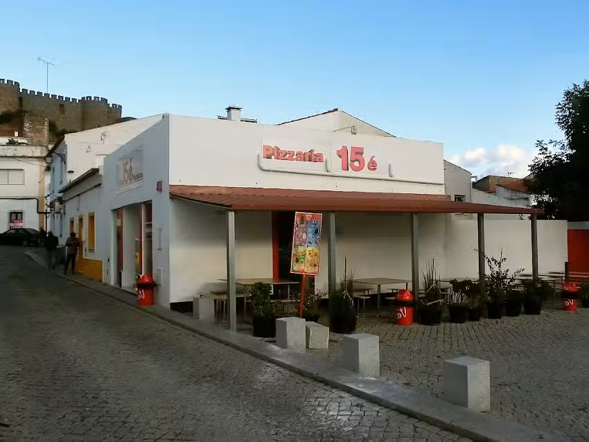 Pizzaria & Pastelaria 15 &eacute;