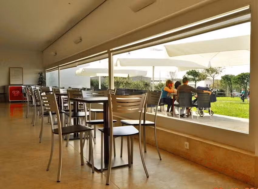 P&oacute;lis Parque &ndash; Caf&eacute; Restaurante