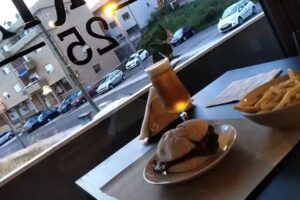 PORTA 25 Snack Takeaway &ndash; Francesinha