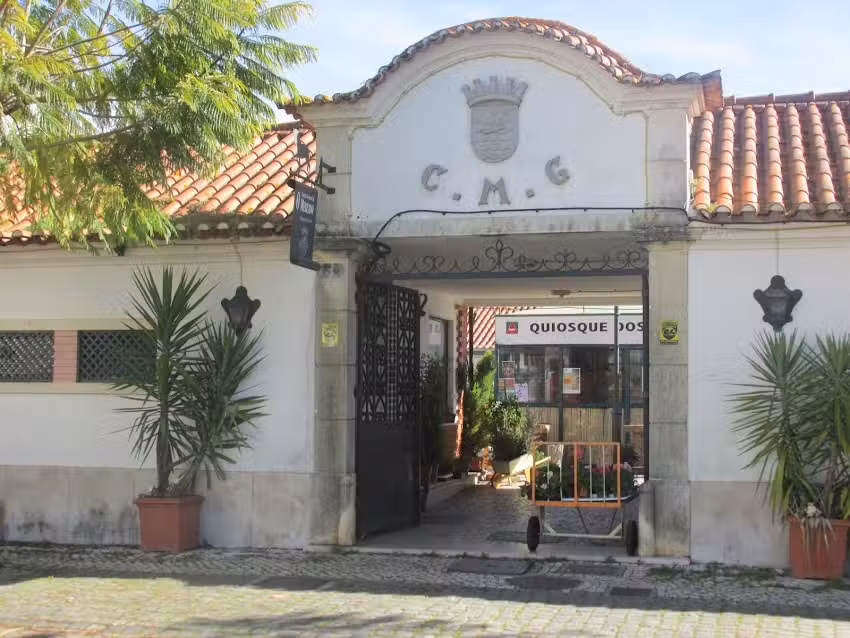 Pra&ccedil;a Caf&eacute; da Vila