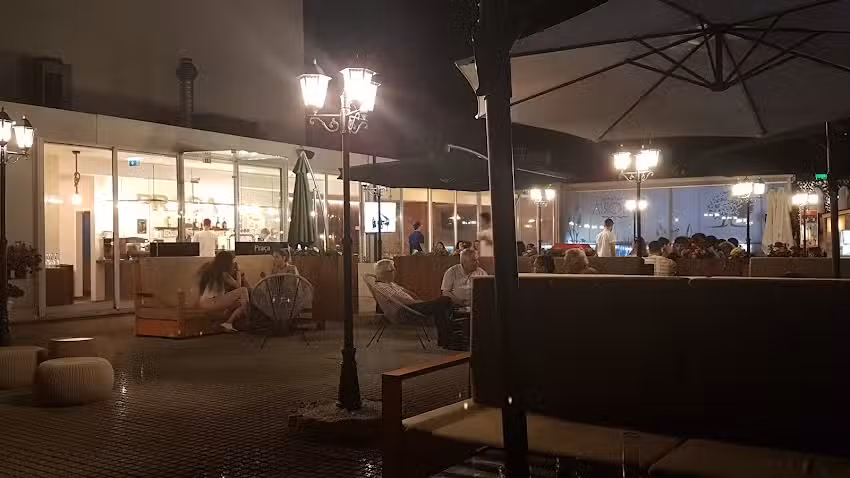 Pra&ccedil;a Snack Bar Lounge