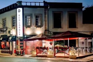 Red Corner Caf&eacute;