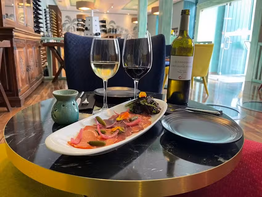 Restaurant Checkout by Leonel Pereira Wine Shop & Food Experiences