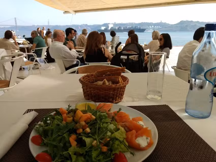 Restaurante &Agrave; Margem