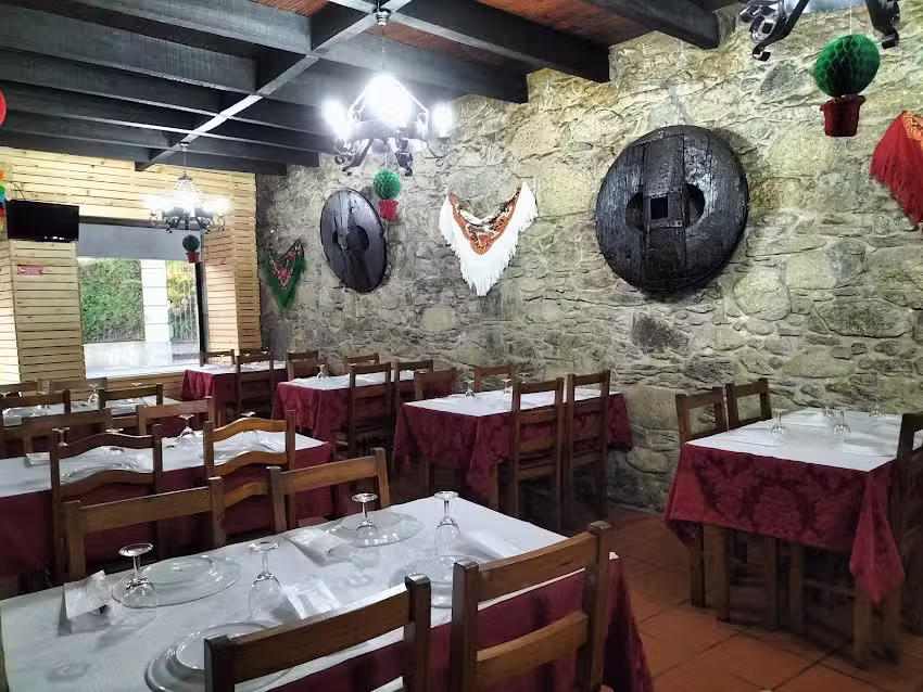 Restaurante Adega Almeida dos Leit&otilde;es