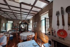 Restaurante &Aacute;guia D&rsquo;Ouro