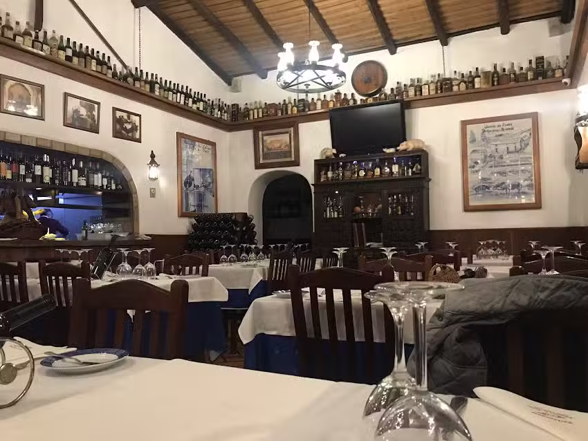 Restaurante Antiqu&aacute;rios dos Leit&otilde;es