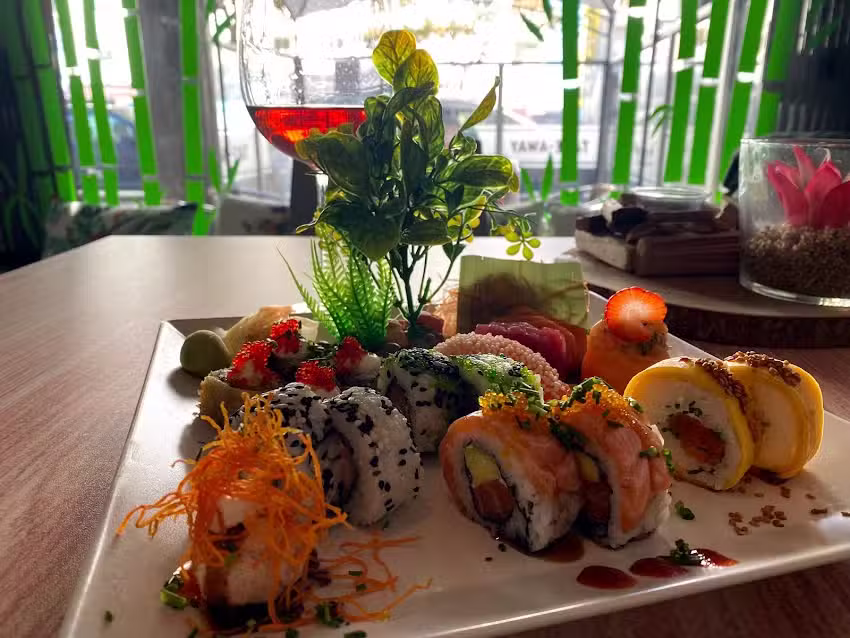 Restaurante Japon&ecirc;s &ndash; UMAI SUSHI BOX