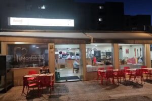 Restaurante Monteiros &ndash; Prato do dia | Francesinha Forno a Lenha | Anho e Cabrito em Forno a Lenha