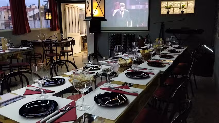 Restaurante T&aacute;buas d&rsquo;aroeira