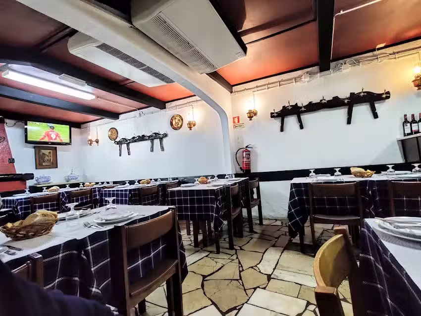 Restaurante T&iacute;pico Aires