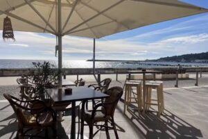 Ribas Bar 海の上で