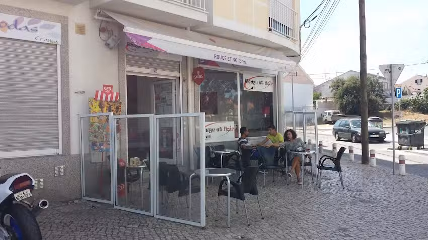 Rouge Et Noir Caf&eacute;