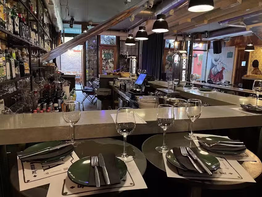 Rua Tapas & Music Bar