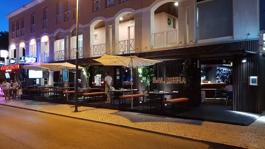 Salmora &ndash; Live Kitchen & Bar