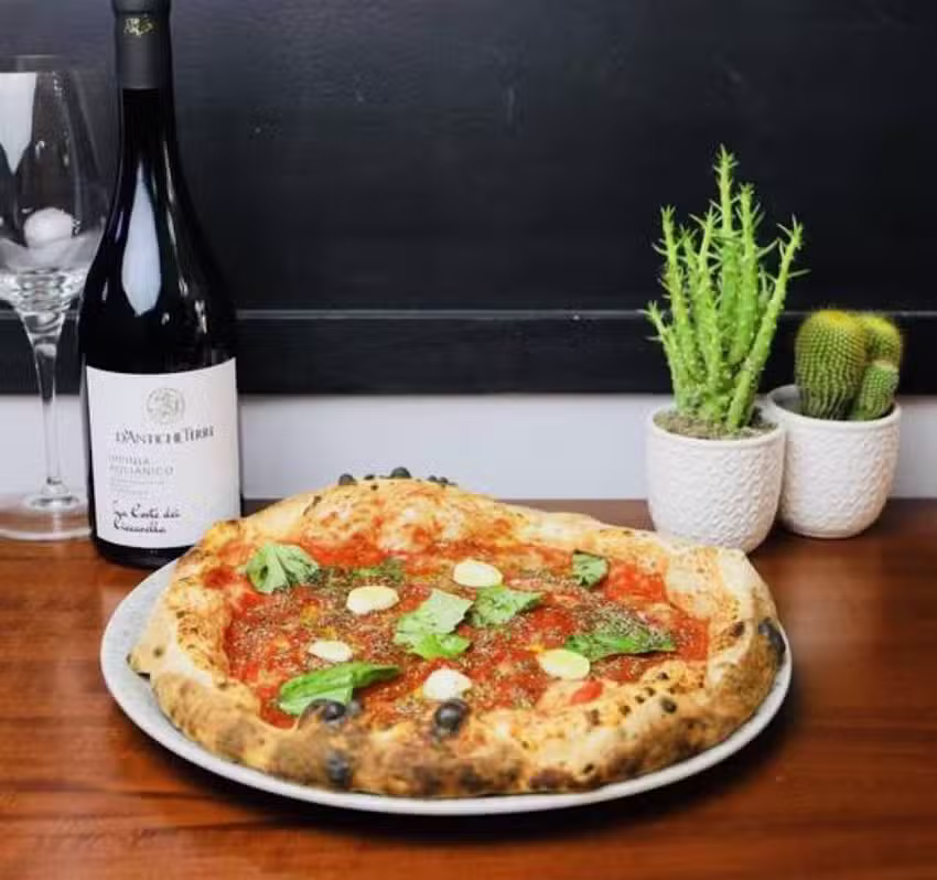 Santa Lolla Pizzeria -Merc&ecirc;s