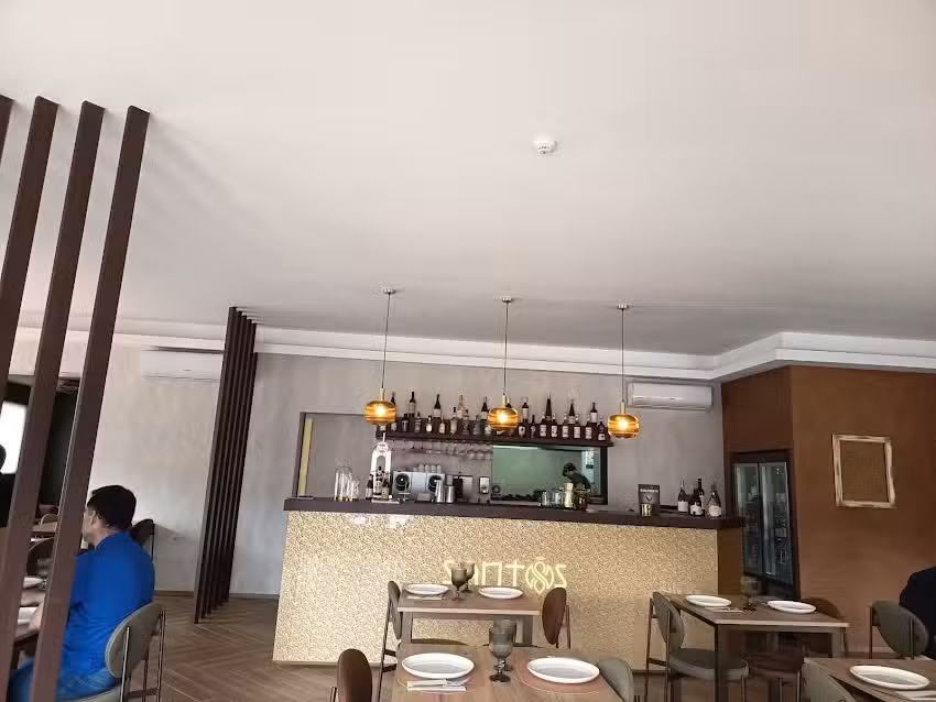 SANTOS | Tapas & Cocktails