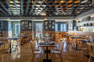 SEIS Garrafeira & Petiscos &ndash; Wine Bar