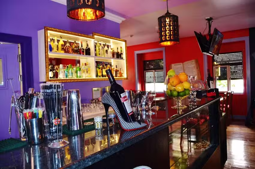 Sentid&uacute;nico Bar Bistro