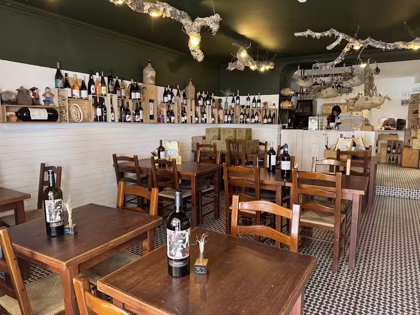 Social. Vinhos & Petiscos Alc&aacute;cer do Sal