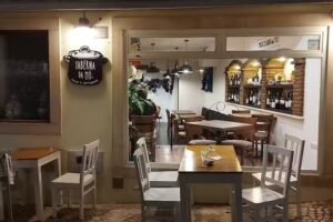 Taninos Wine & Kitchen