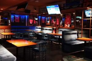 The Lounge &ndash; Sports Bar & Bistro