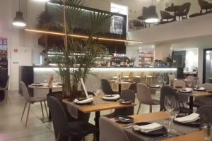 Theatro &ndash; restaurante, wine bar e galeria de arte