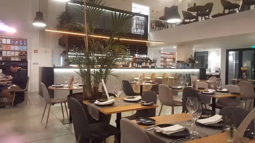 Theatro &ndash; restaurante, wine bar e galeria de arte