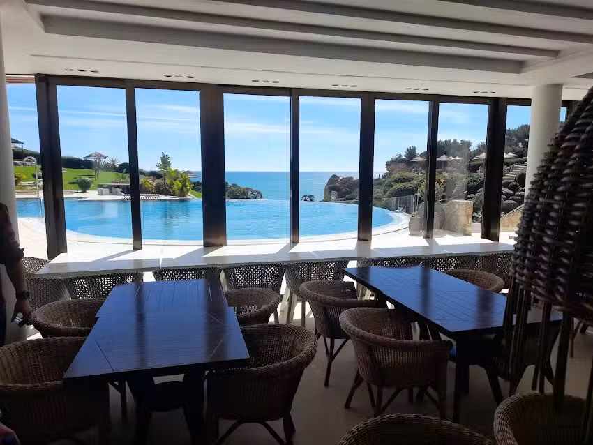 Whale Restaurant Vila Vita