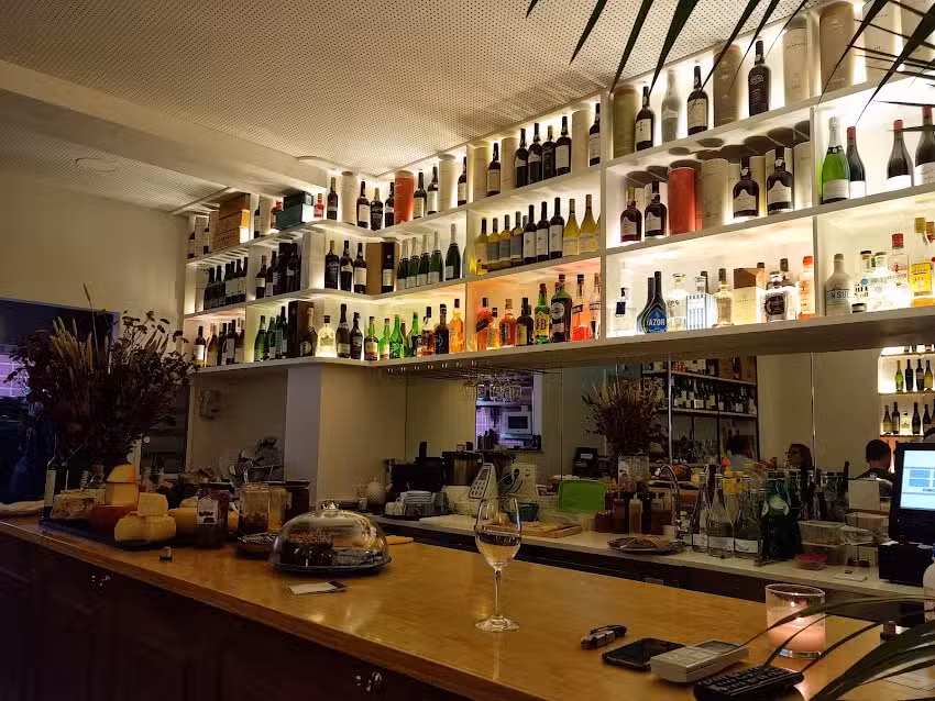 WINE CLUB RESTAURANTE & WINE BAR