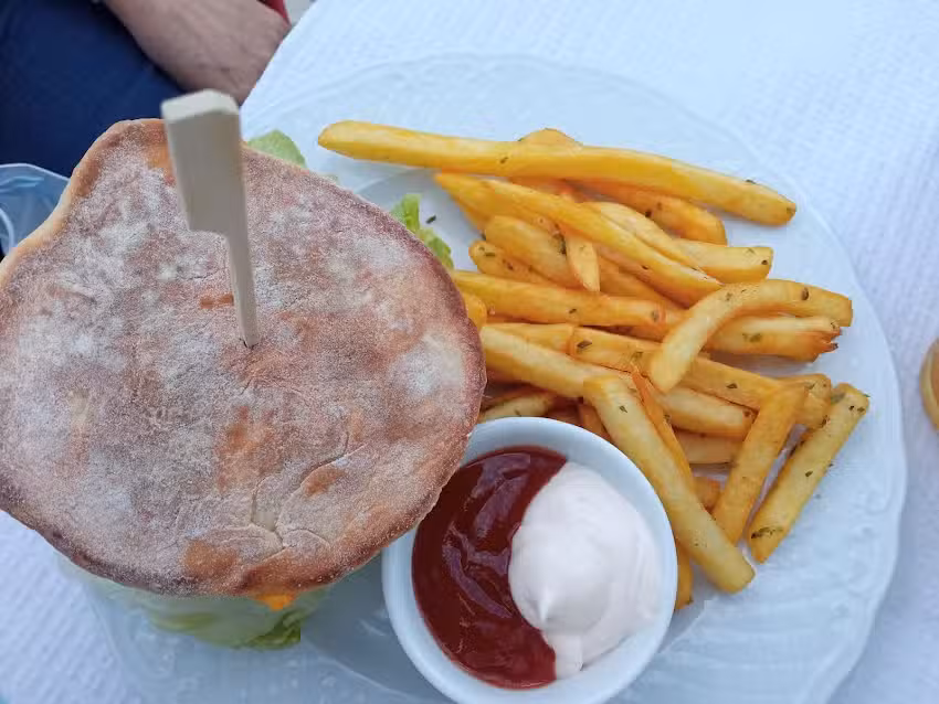 Xavi&rsquo;s lounge caf&eacute; & petiscos