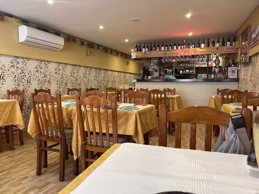 Yak & Yeti (Alcantara)